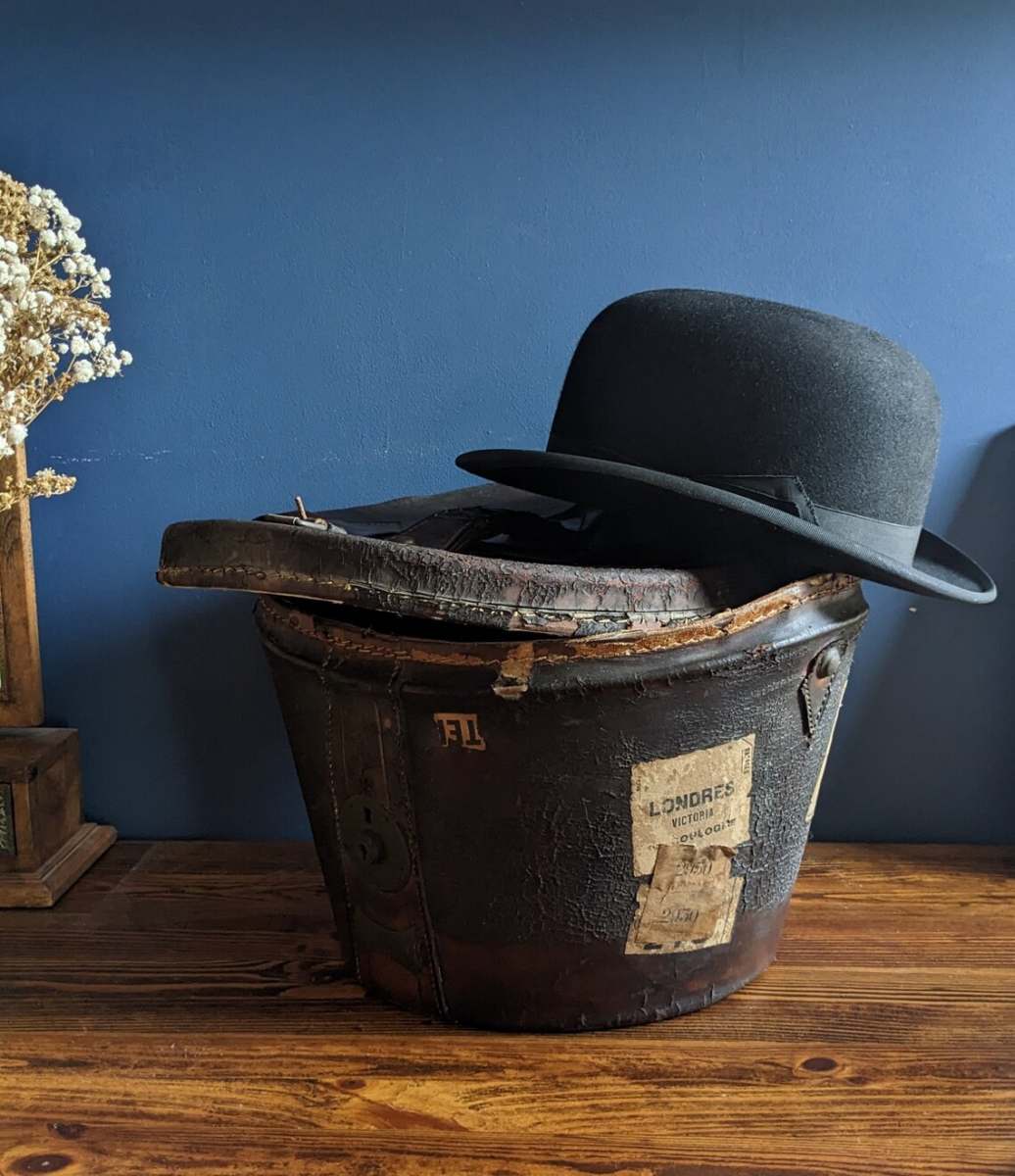 Fine Dunn & Co Ltd London vintage Bowler hat in leather case