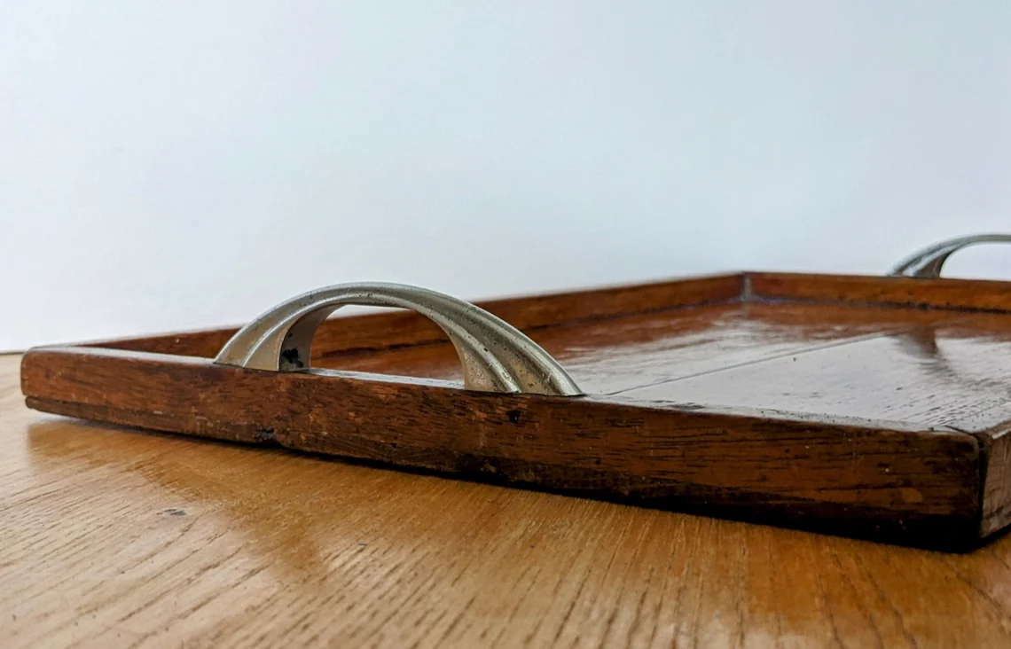 1930s oak serving tray with Deco metal handles - Image 5