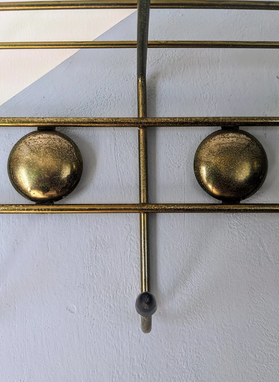 Atomic 1960s gold tone coat rack with hat shelf, kitchen hooks - Image 7