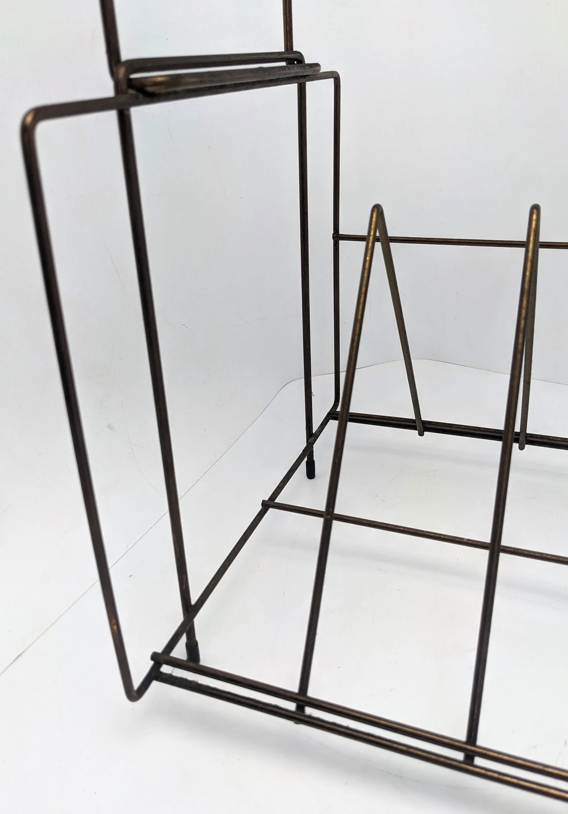 Mid century bronze Atomic record rack, storage for 7" vinyl singles and 12" LPs - Image 8