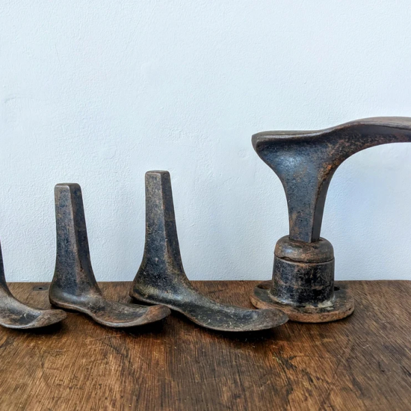 Antique cast iron set of cobbler's lasts and stand - Image 2