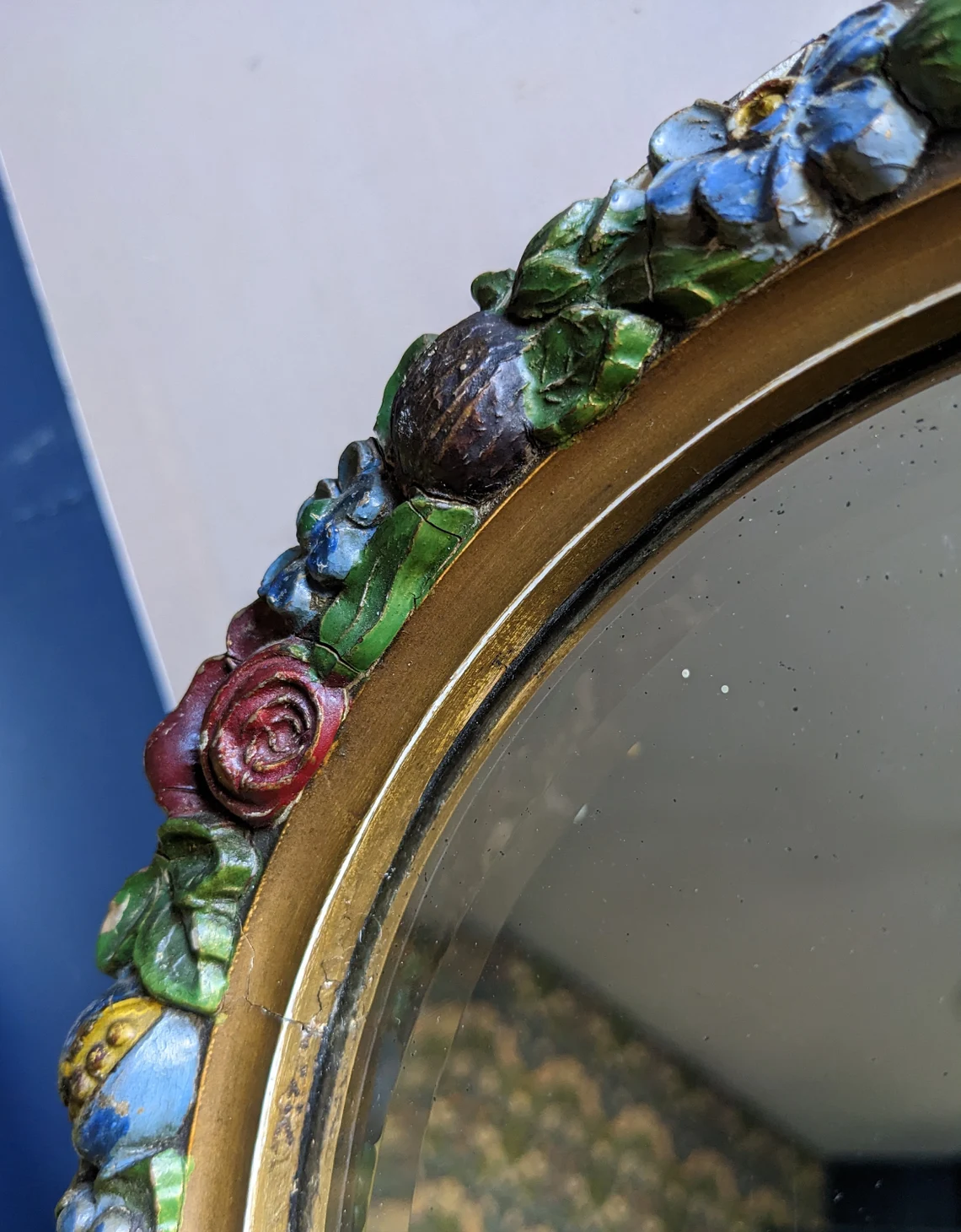 C. 1930s English circular Barbola mirror surrounded by painted plaster flowers - Image 4