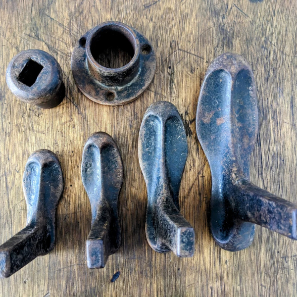 Antique cast iron set of cobbler's lasts and stand - Image 4