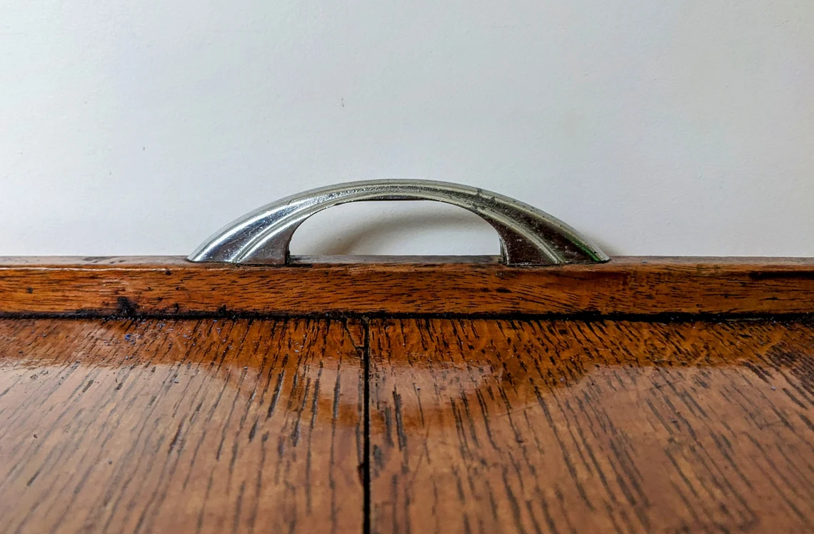 1930s oak serving tray with Deco metal handles - Image 7