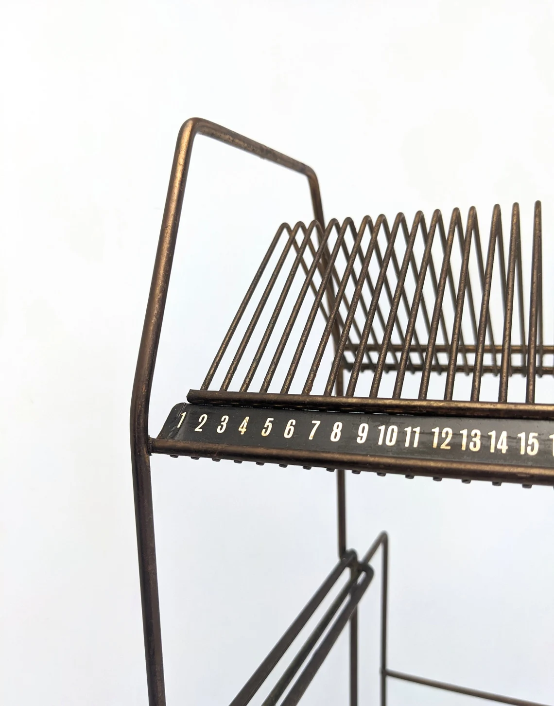 Mid century bronze Atomic record rack, storage for 7" vinyl singles and 12" LPs - Image 5