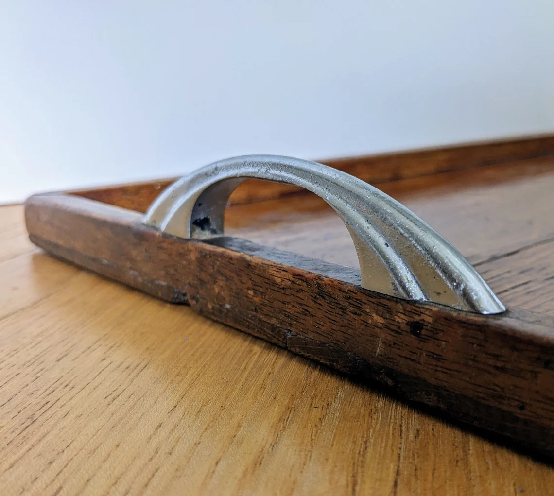 1930s oak serving tray with Deco metal handles - Image 9