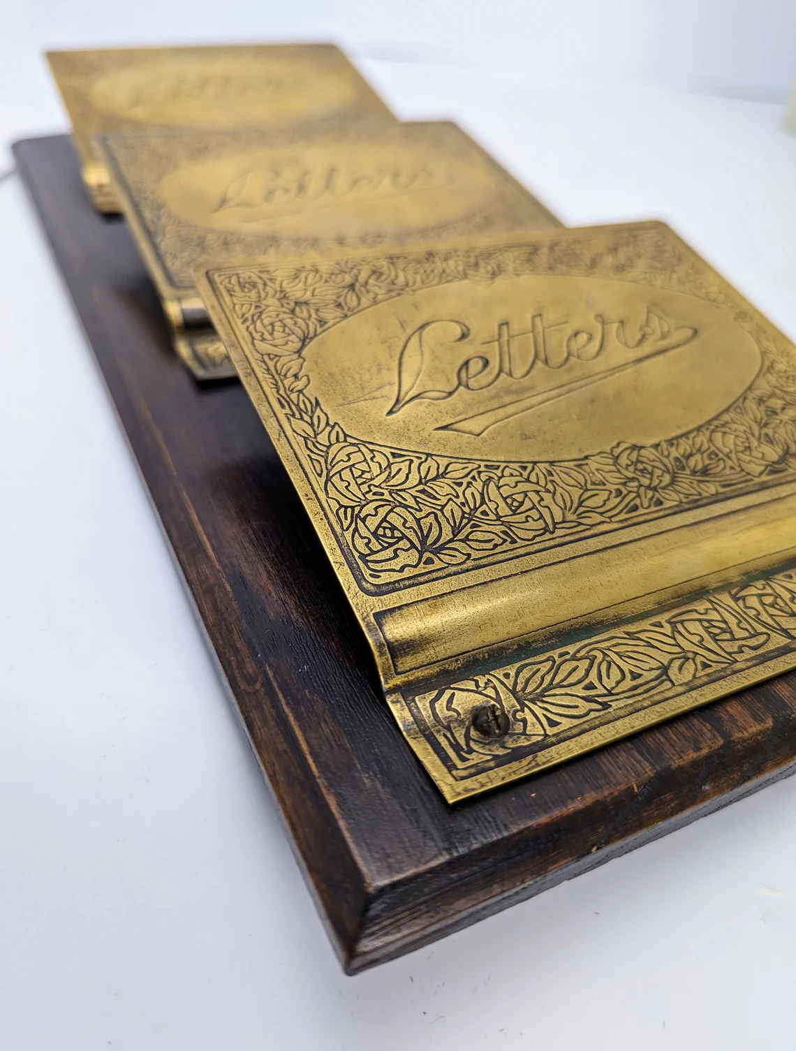 Antique oak and brass 3 section wall hanging letter rack, Arts and Crafts letter rack - Image 7