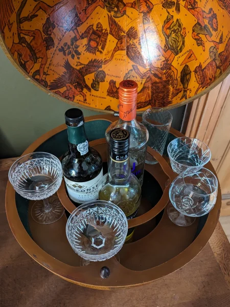 Vintage tabletop drinks cabinet globe - Image 8