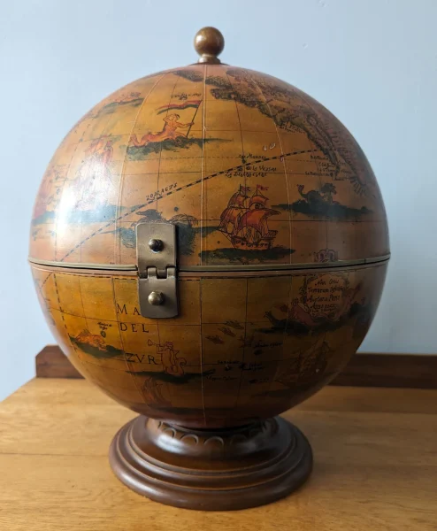 Vintage tabletop drinks cabinet globe - Image 10