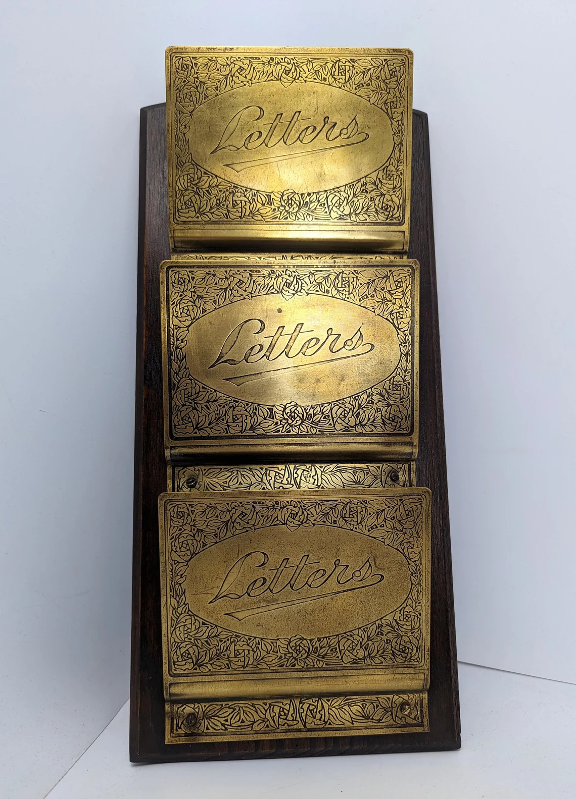 Antique oak and brass 3 section wall hanging letter rack, Arts and Crafts letter rack - Image 5