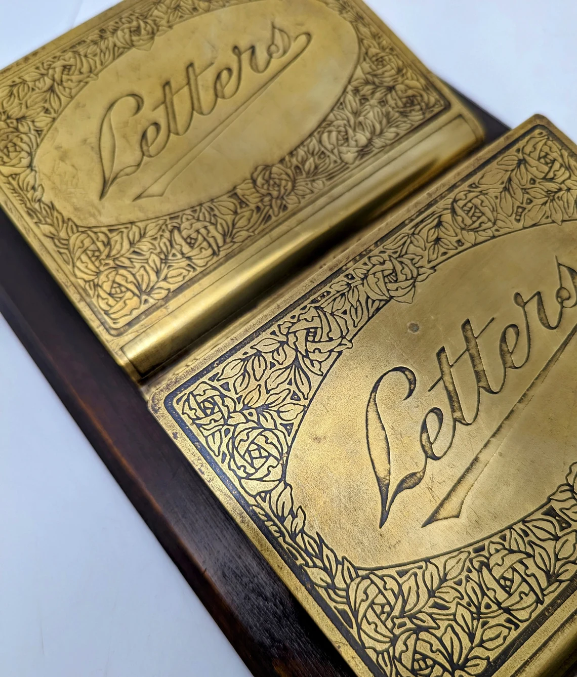 Antique oak and brass 3 section wall hanging letter rack, Arts and Crafts letter rack - Image 4