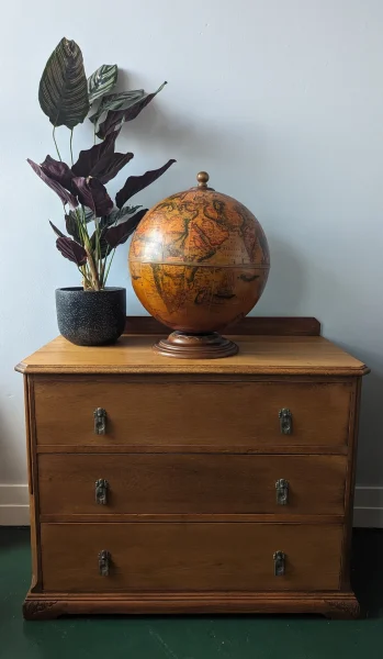 Vintage tabletop drinks cabinet globe - Image 2