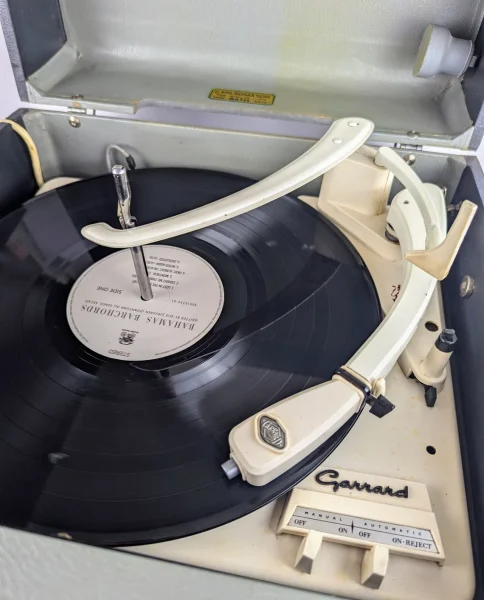 Excellent mid 1960s Bush all in one record player - *fully professionally serviced and PAT tested* #RESERVED# - Image 7