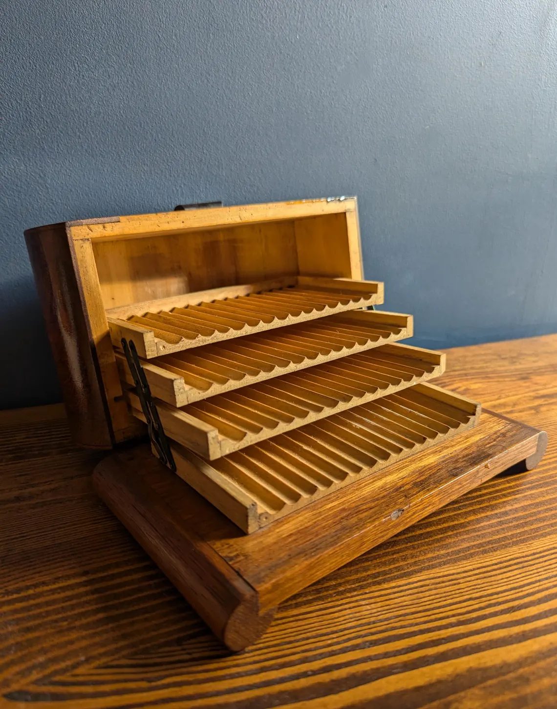 Art Deco walnut wood cigarette box - Image 2