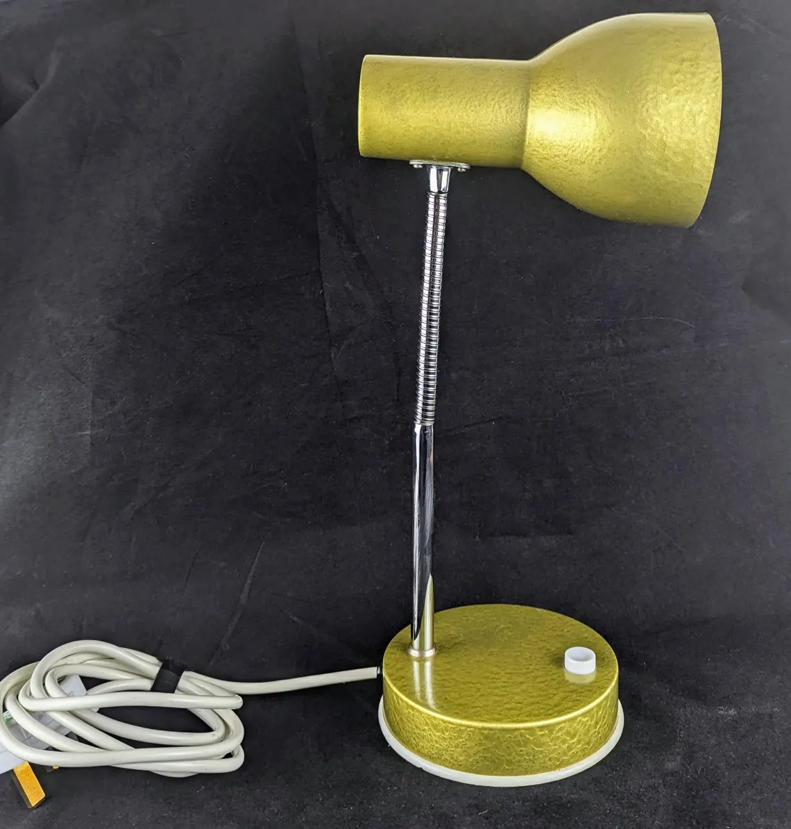 Vintage 1970s gold tone desk or bedside lamp with gooseneck, PAT tested - Image 5