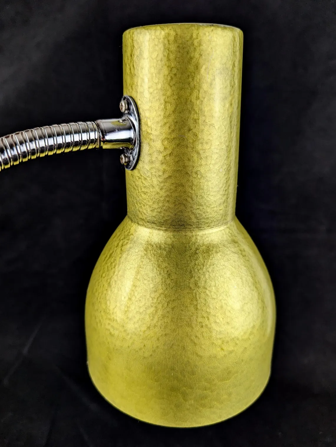 Vintage 1970s gold tone desk or bedside lamp with gooseneck, PAT tested - Image 3