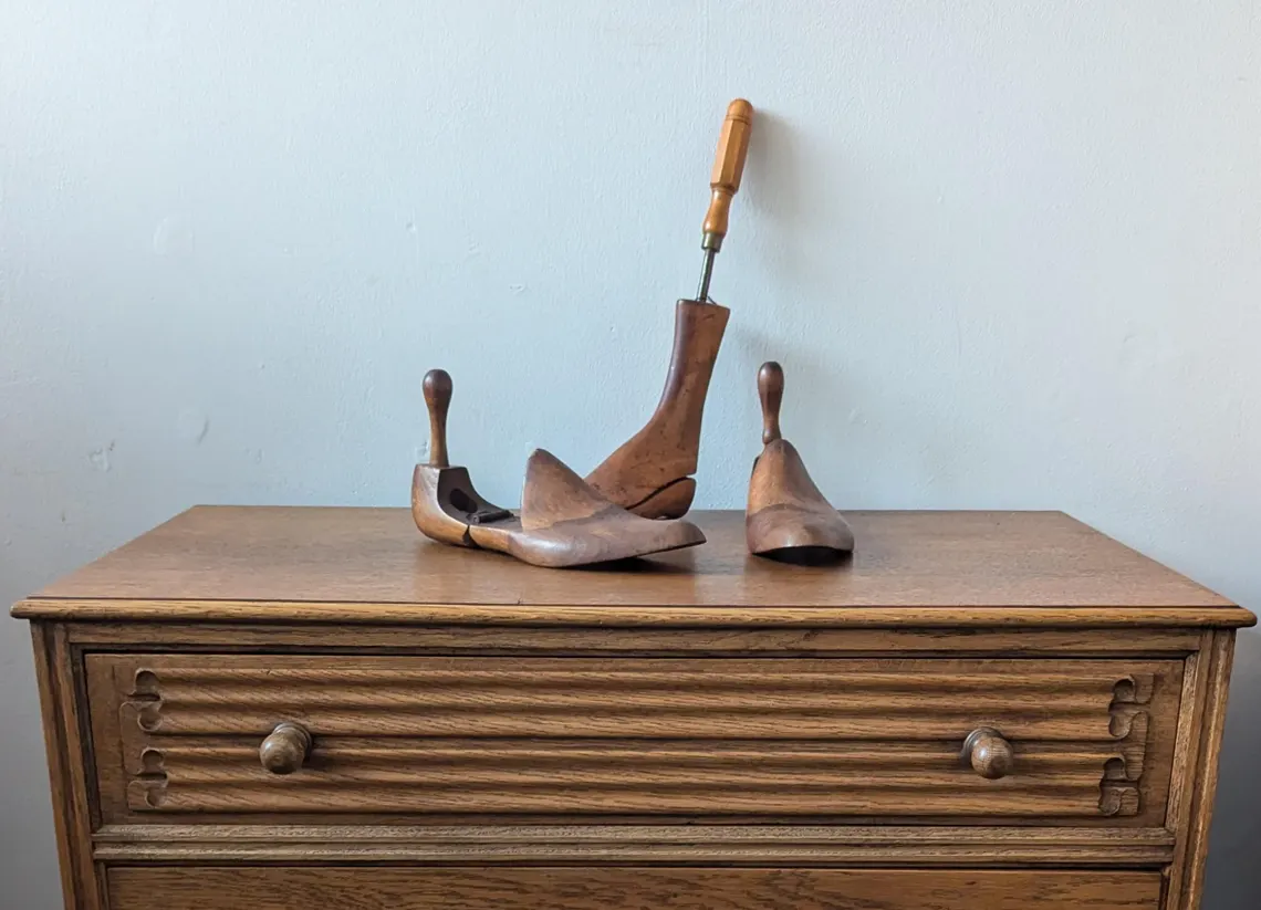 Vintage beechwood shoe and boot trees - Image 9