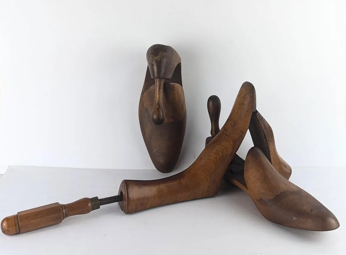 Vintage beechwood shoe and boot trees - Image 4