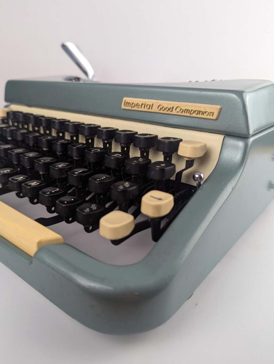 Imperial Good Companion model 6 typewriter, made in England in 1962 with original case - Image 7