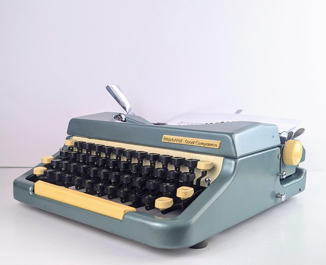Imperial Good Companion model 6 typewriter, made in England in 1962 with original case - Image 5