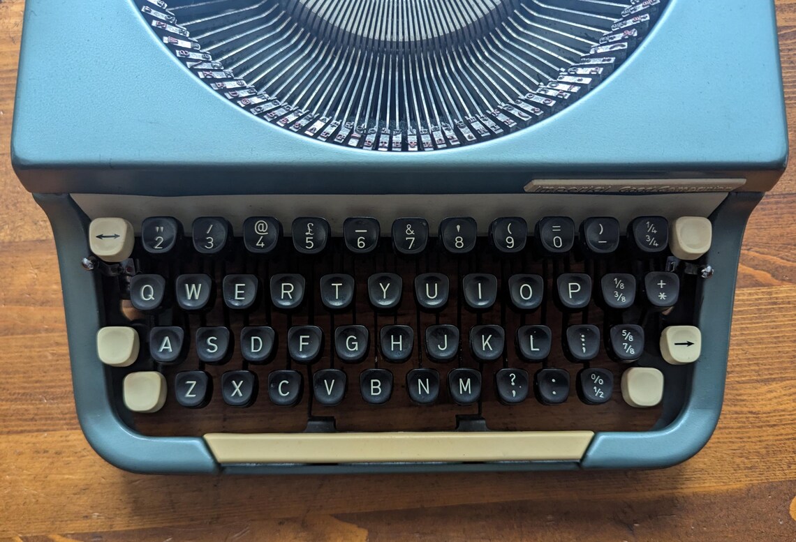 Imperial Good Companion model 6 typewriter, made in England in 1962 with original case - Image 3