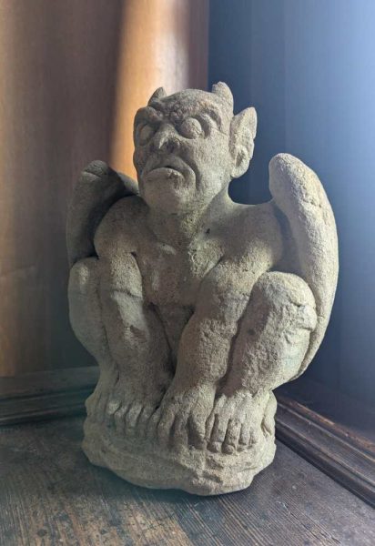 Weathered Gargoyle in composite stone - Image 7