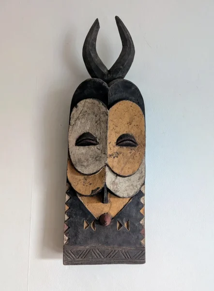 Large vintage carved wooden horned Bembe mask from D.R. Congo - Image 3