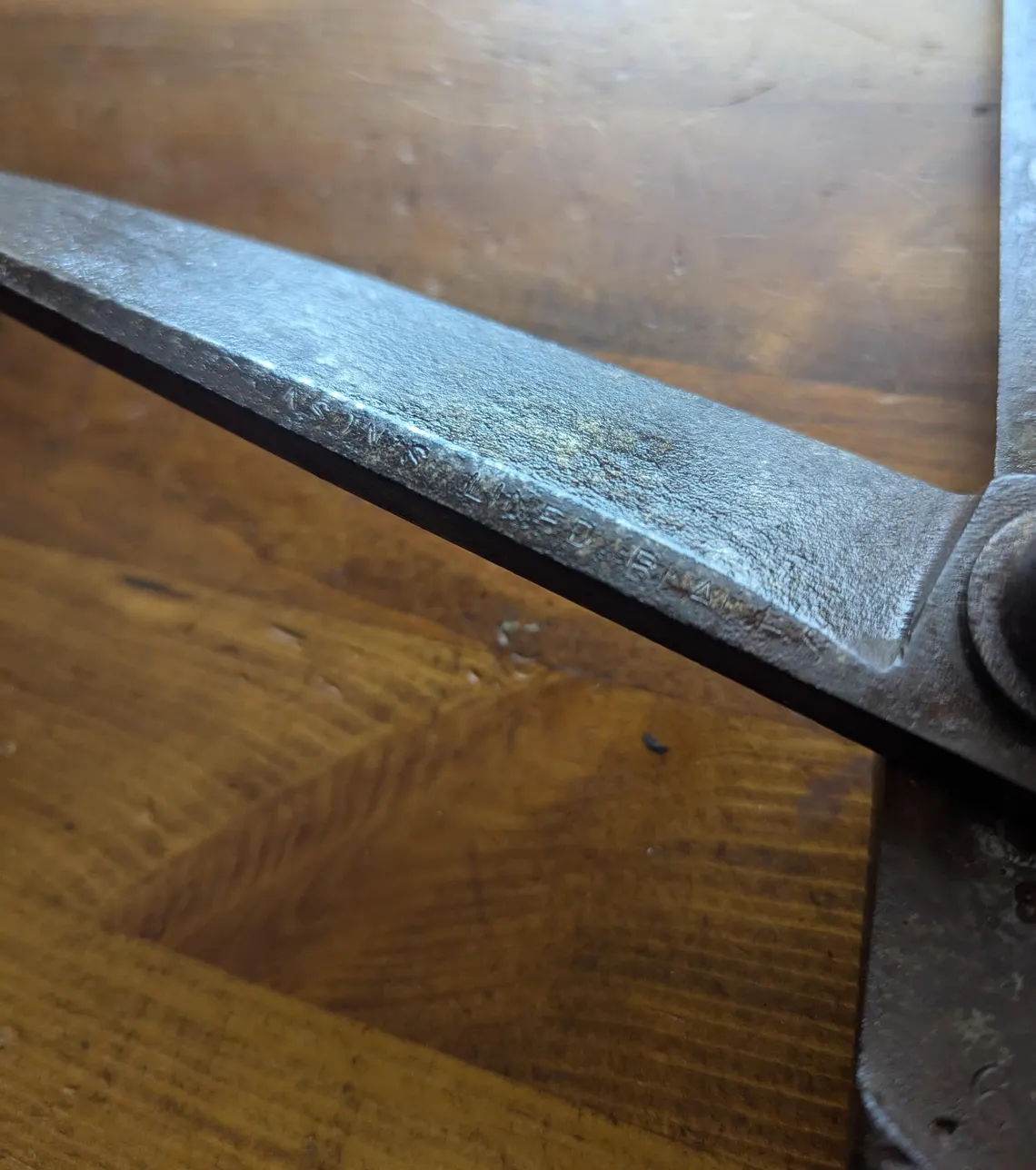 Huge antique tailor's shears, large 19th century 'Wilkinson's Lined Blades' scissors - Image 6
