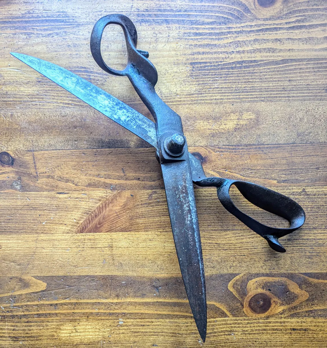 Huge antique tailor's shears, large 19th century 'Wilkinson's Lined Blades' scissors - Image 7