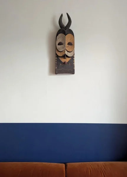 Large vintage carved wooden horned Bembe mask from D.R. Congo - Image 4