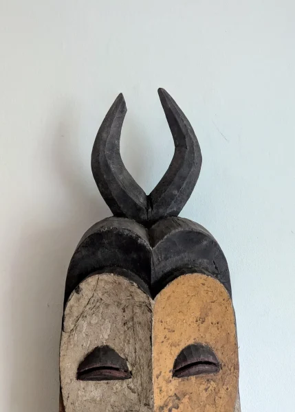 Large vintage carved wooden horned Bembe mask from D.R. Congo - Image 6