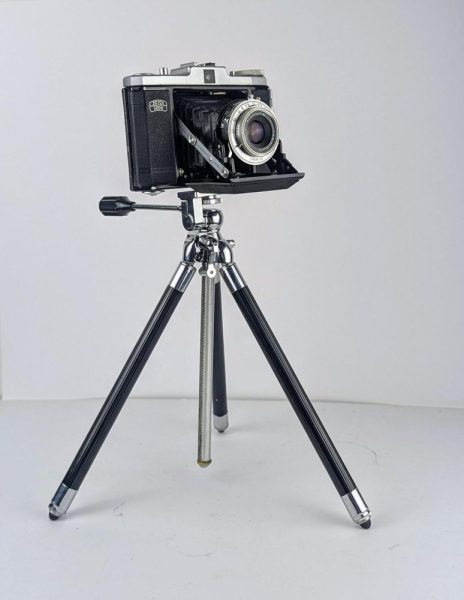 Vintage camera tripod with leather case - Image 2
