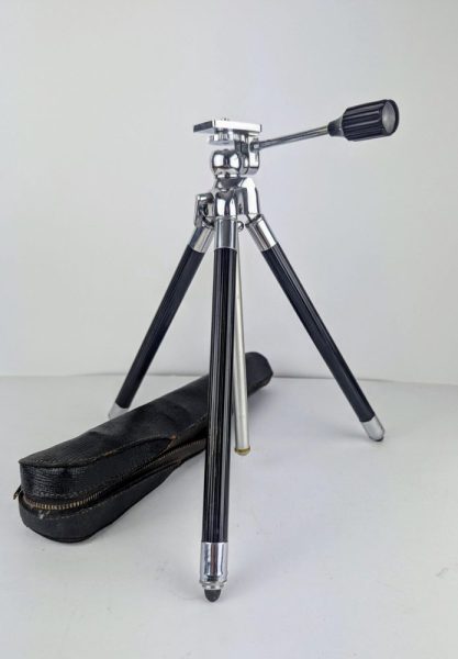 Vintage camera tripod with leather case - Image 3