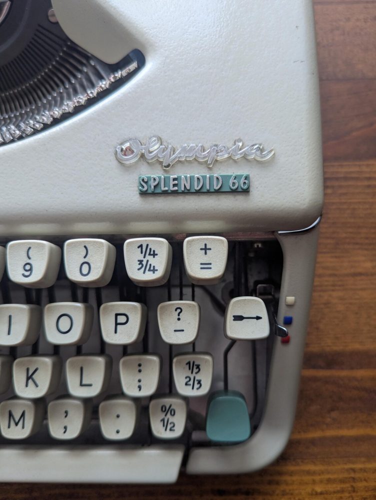 Olympia Splendid 66 typewriter (1967) compact portable typewriter in original tan leather case with instruction leaflet - Image 7