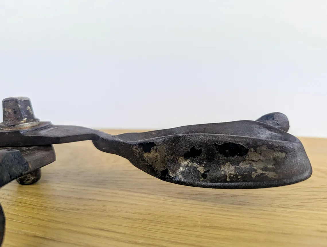 Huge antique tailor's shears, large 19th century 'Wilkinson's Lined Blades' scissors - Image 8
