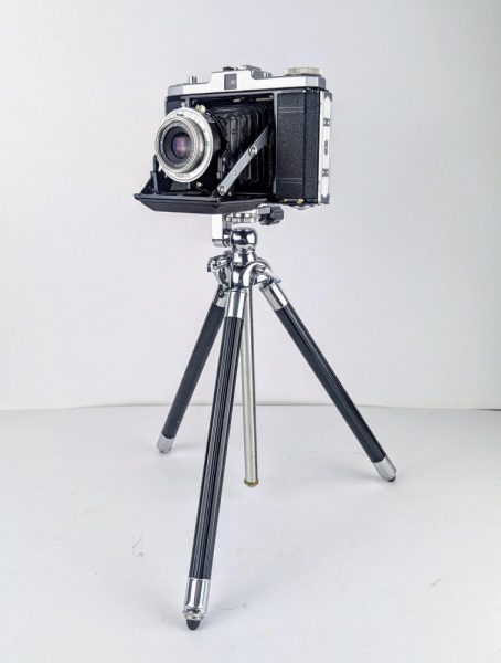 Vintage camera tripod with leather case - Image 5
