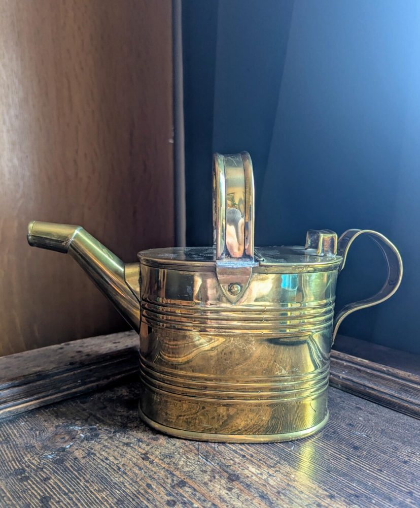 Vintage brass watering can with handle - Image 2