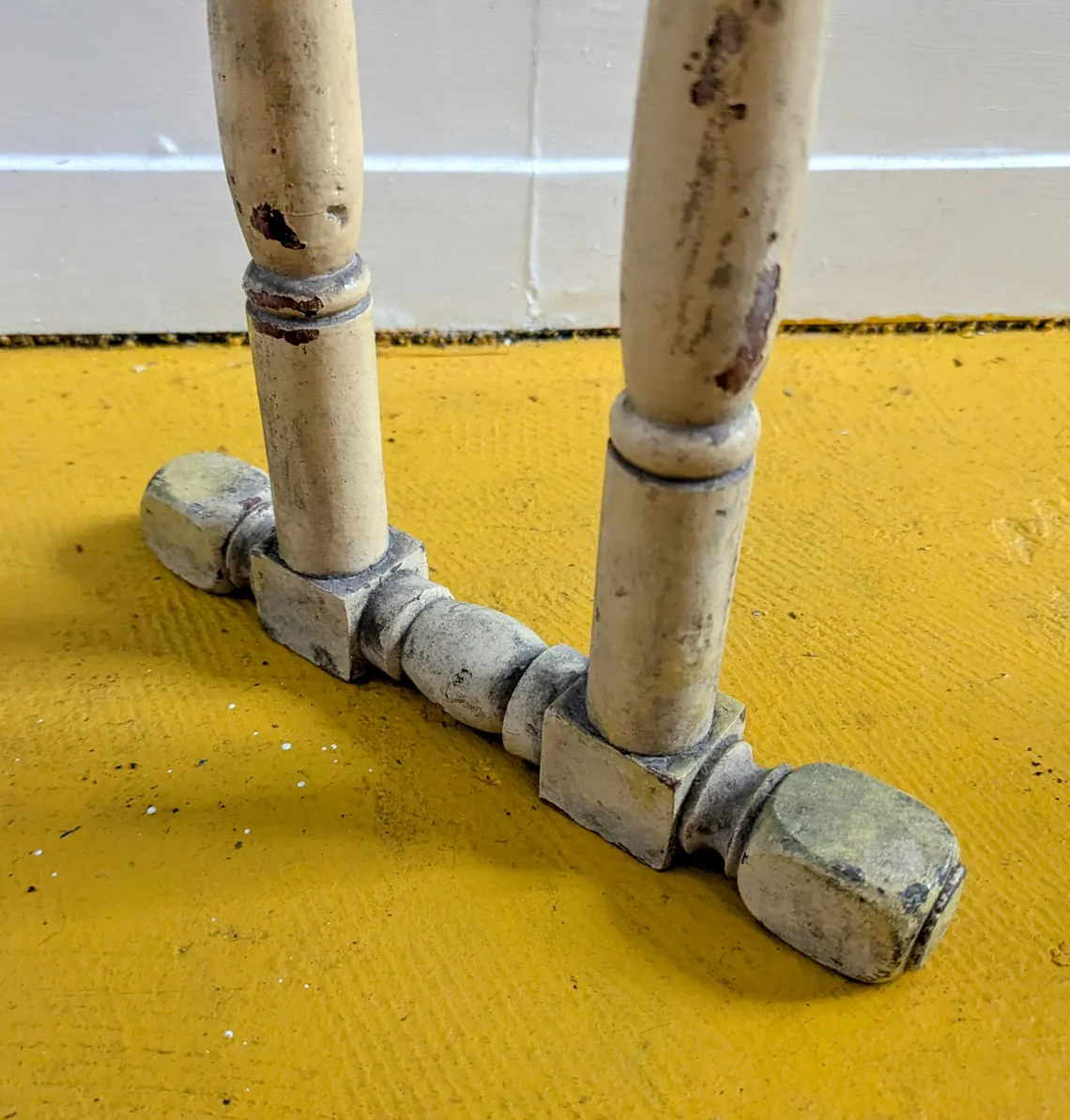 Victorian overpainted wooden towel rack - Image 9