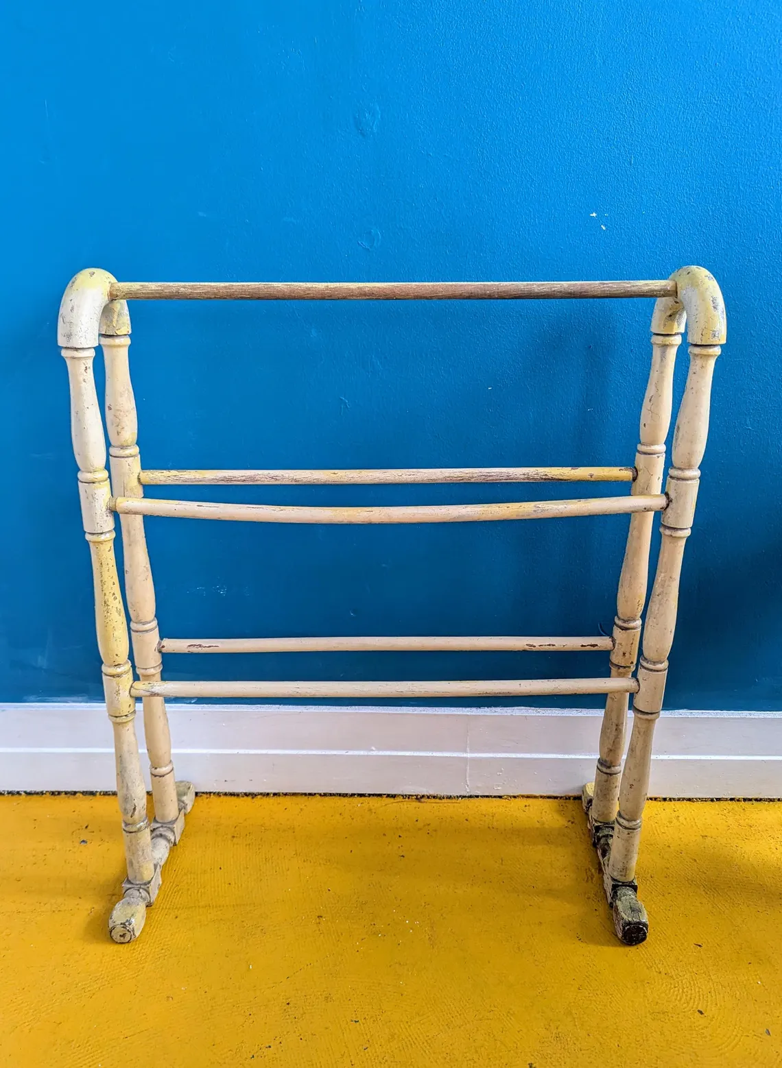 Victorian overpainted wooden towel rack - Image 3