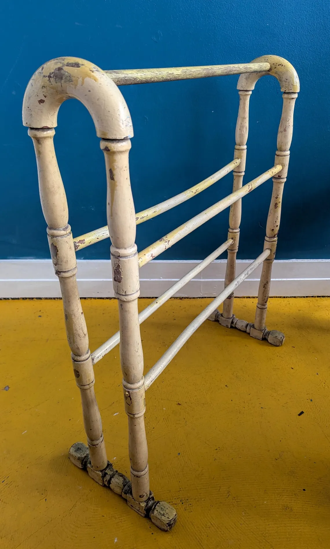 Victorian overpainted wooden towel rack - Image 8