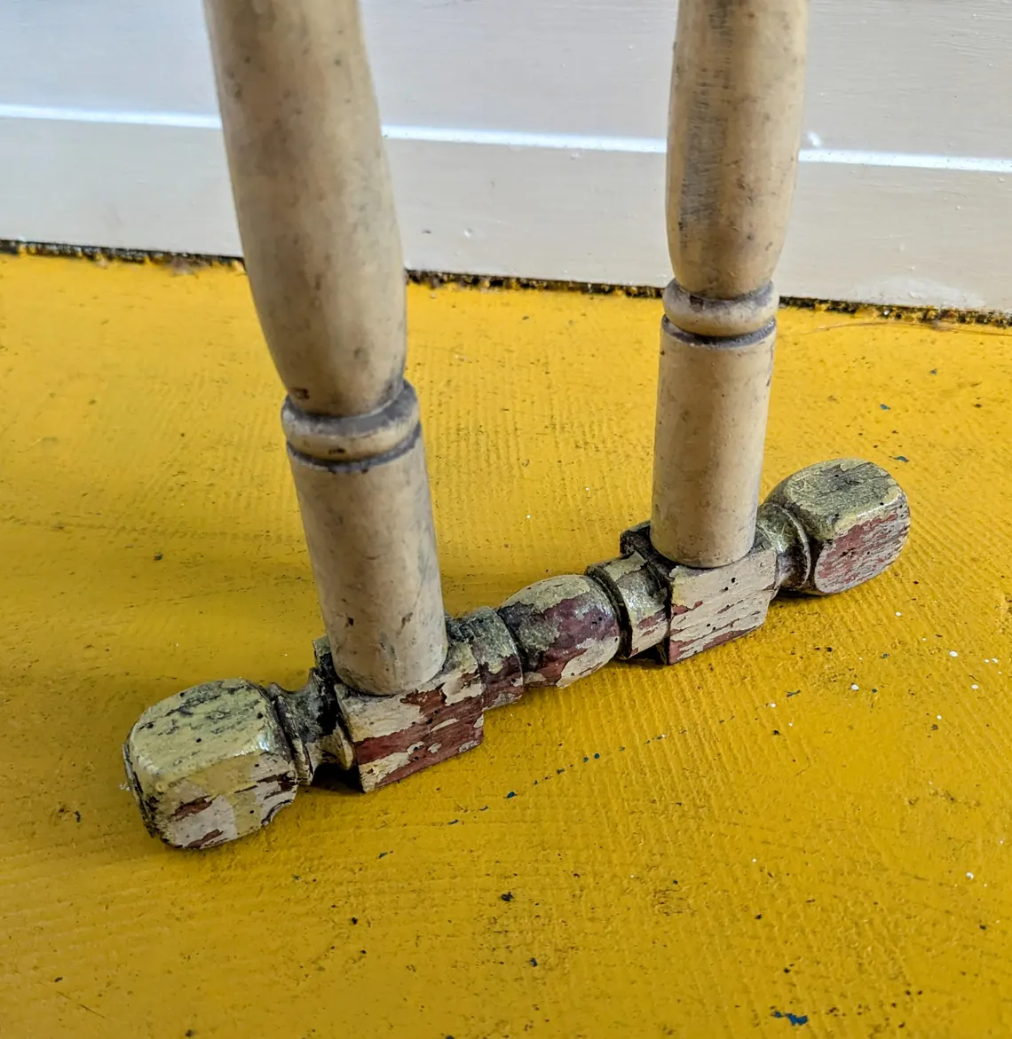 Victorian overpainted wooden towel rack - Image 5