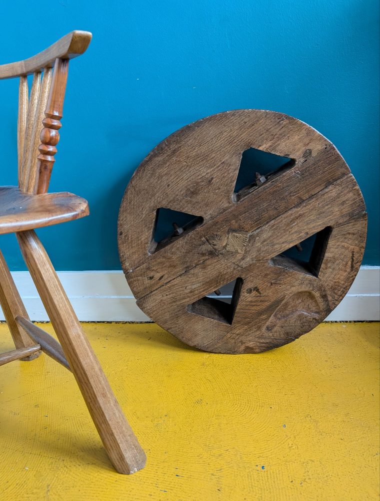 Early English elm cart wheel - Image 5