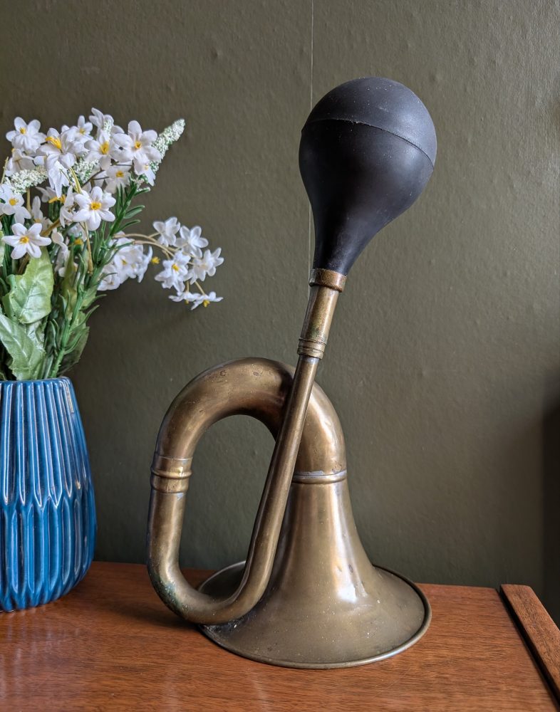 Vintage brass classic car horn with large bell