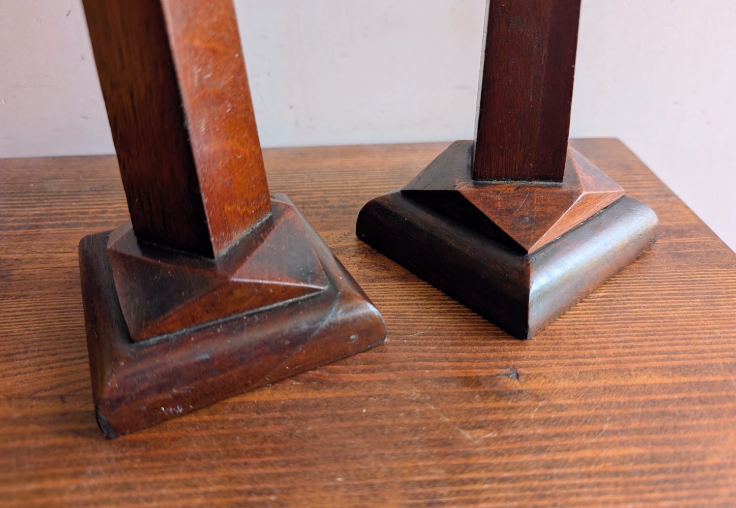 Pair of Art Deco oak and brass candlestick holders - Image 3
