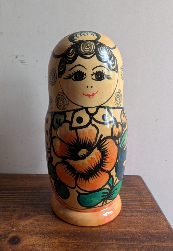 Set of vintage Russian dolls, 5 wooden nesting Matryoshka dolls in mint condition - Image 3