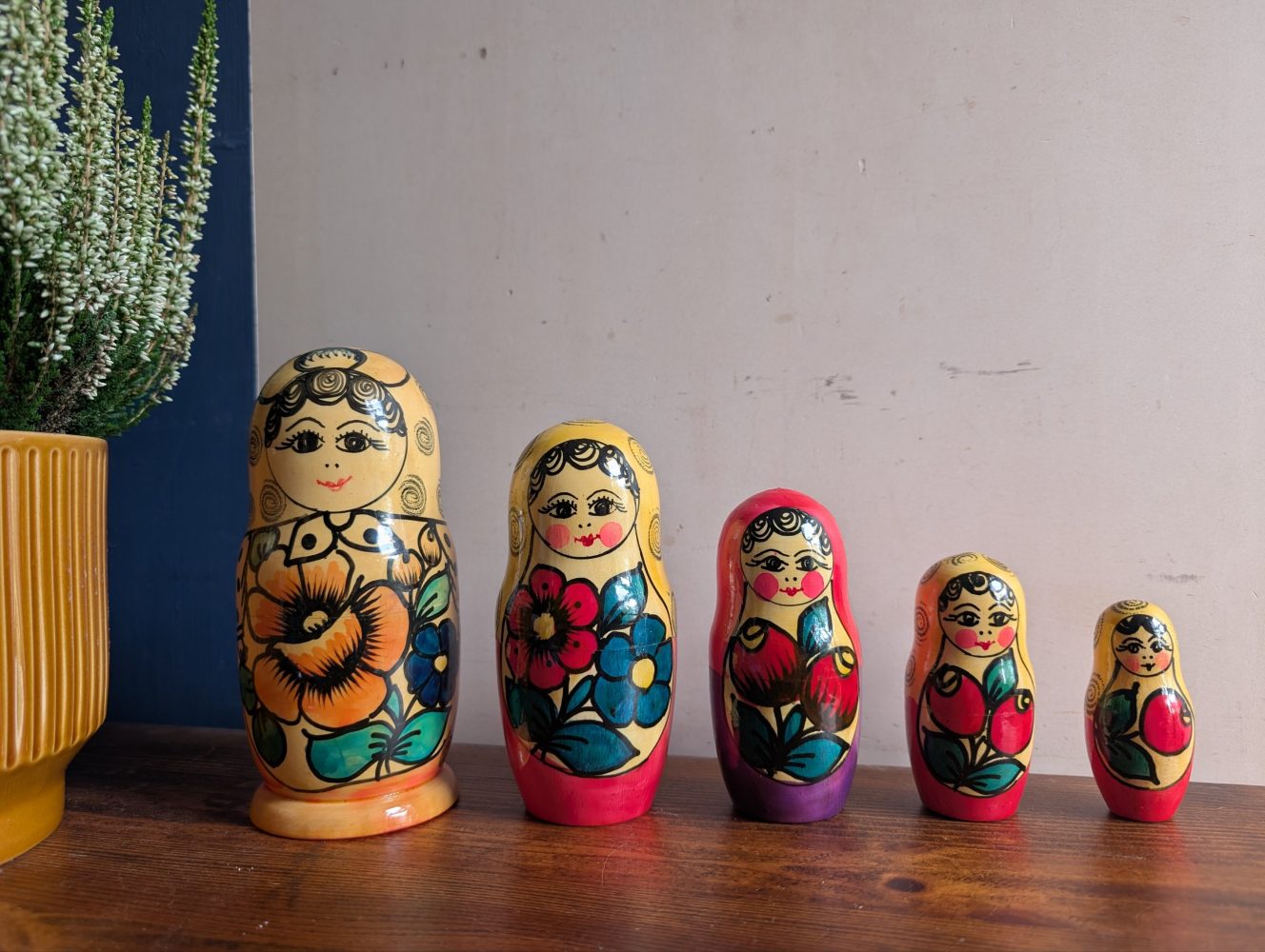 Set of vintage Russian dolls, 5 wooden nesting Matryoshka dolls in mint condition