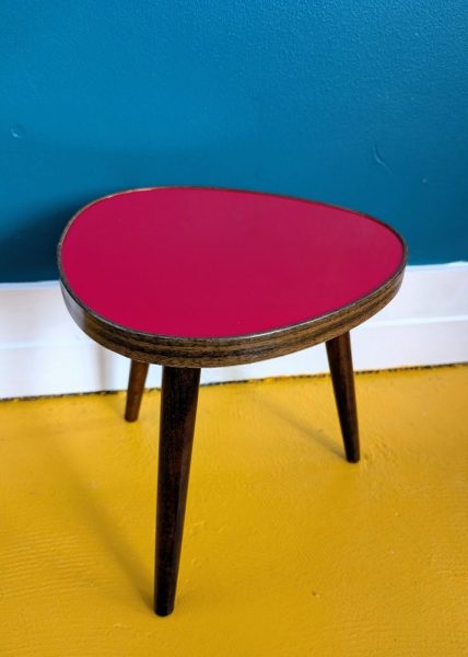 Midcentury small triangular German coffee or plant table - Image 4
