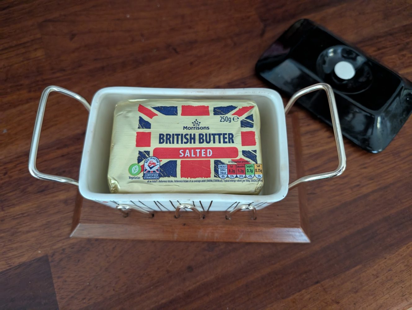 Midcentury Atomic design lidded butter dish by Wyncraft on teak base with gold tone frame - Image 4