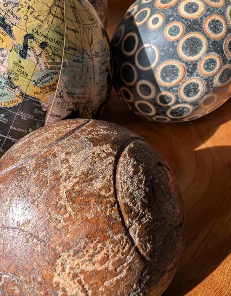Collection of vintage balls for decoration - Image 11