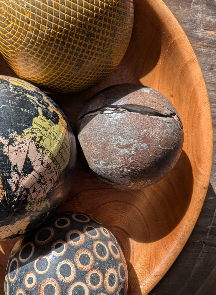 Collection of vintage balls for decoration - Image 9